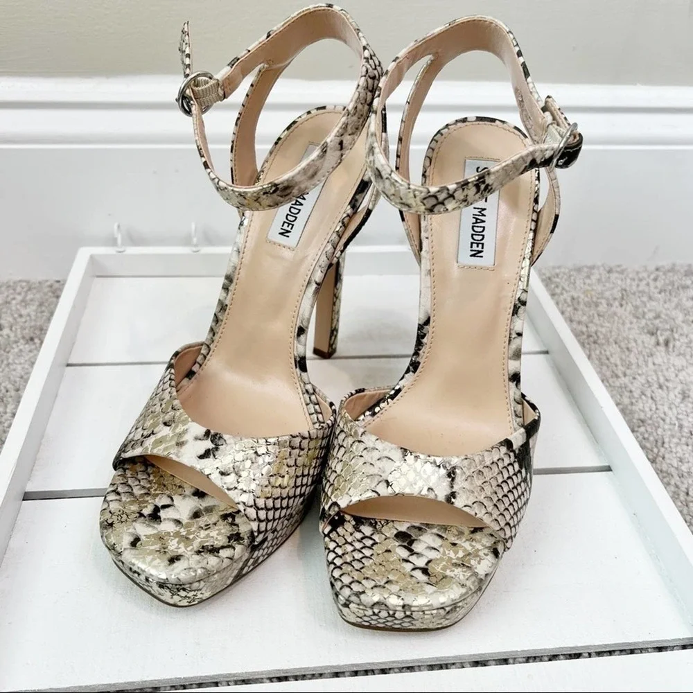 Steve Madden snake print platform shoe size 9 1/2   #024-6